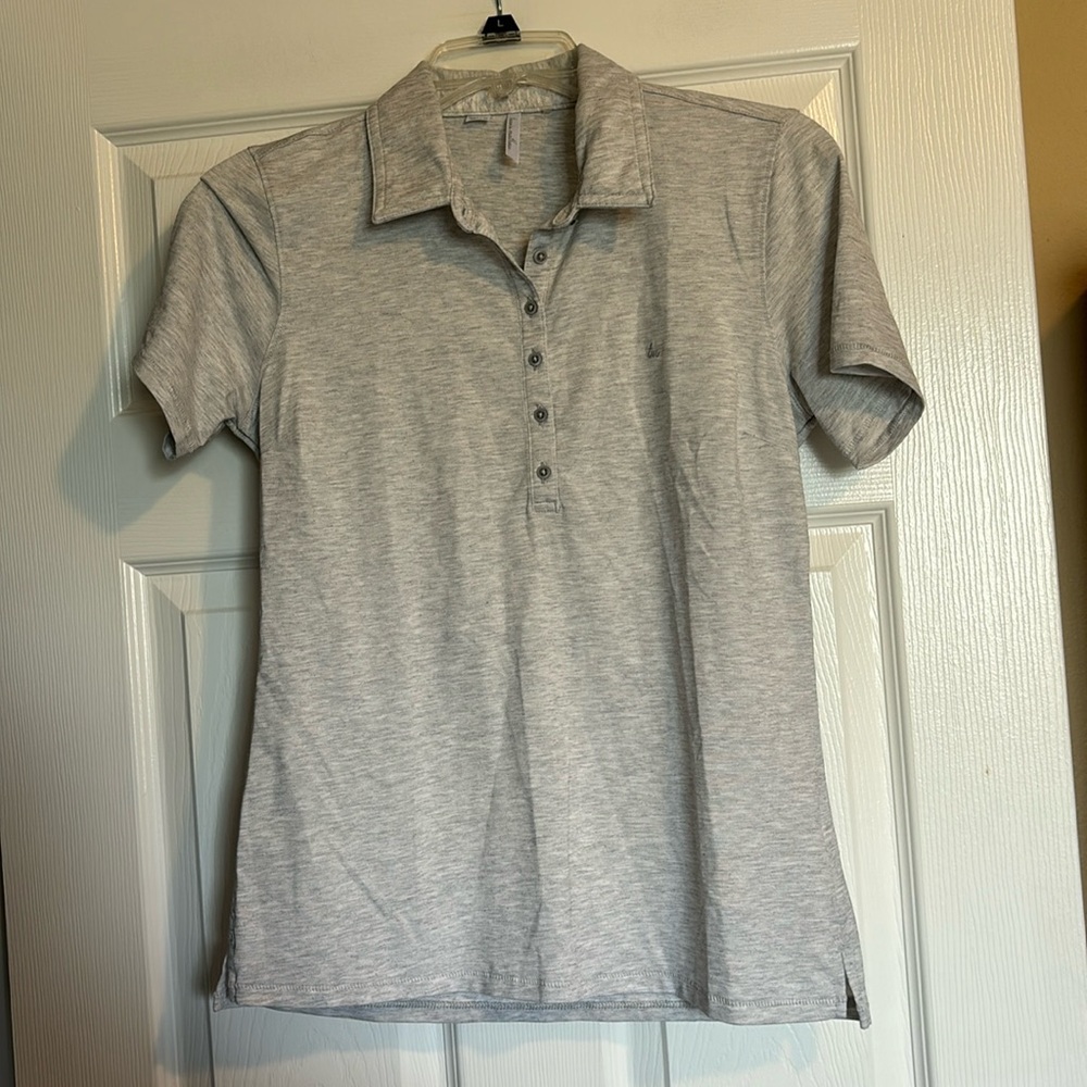 Travis Mathew women’s gray short sleeve polo shirt size medium